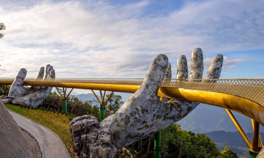 Ponte Cau Vàng (ponte dourada), a famosa ponte das mãos no Vietnã.